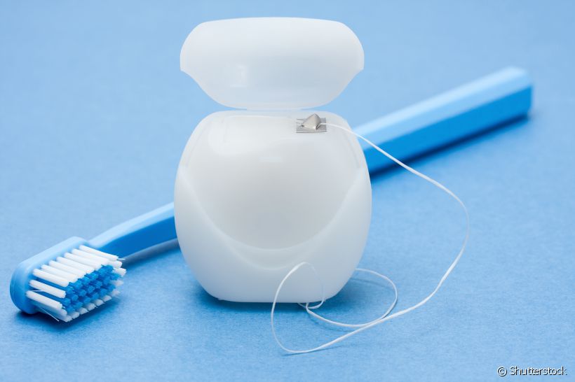 Com dificuldades para limpar os dentes com o aparelho fixo? As ferramentas certas podem te ajudar