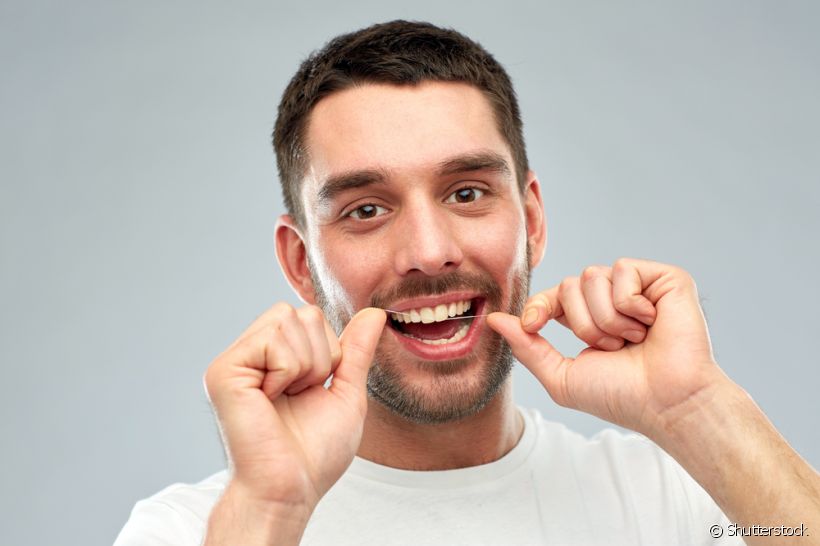 Se você tem dificuldade de higienizar seus dentes com fio dental, aqui tem uma solução que vai ajudar. Confira a dica da dentista Michele Caldas para esses casos