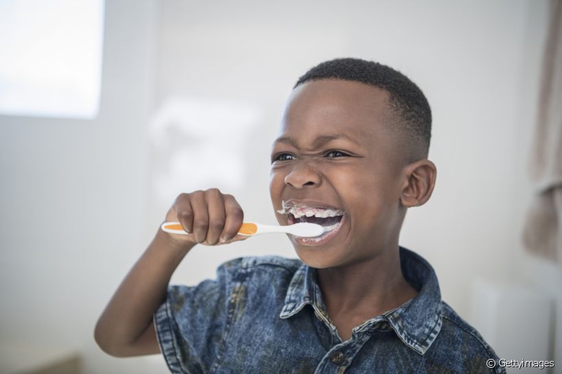 Saiba tudo sobre a fluorose dentária e como lidar com esse problema bucal muito comum em crianças