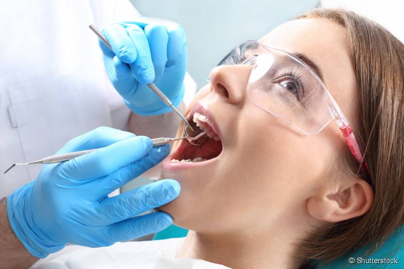 Um dos possíveis tratamentos indicados é a restauração dentária que permite recuperar as formas e funções dos seus dentes