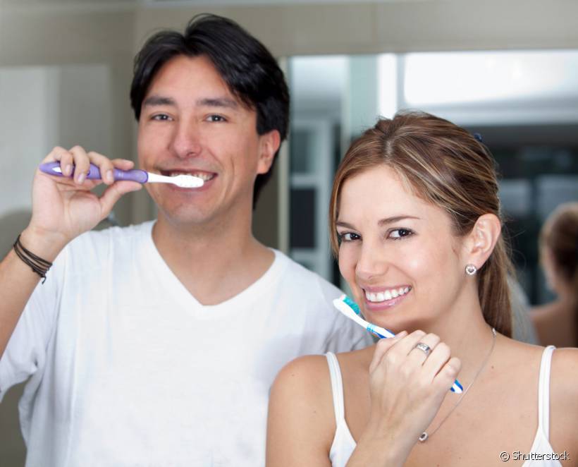 Durante a limpeza bucal, use uma escova de dentes que não deixa as bactérias se acumularem, mantendo seu sorriso sempre saudável em qualquer época