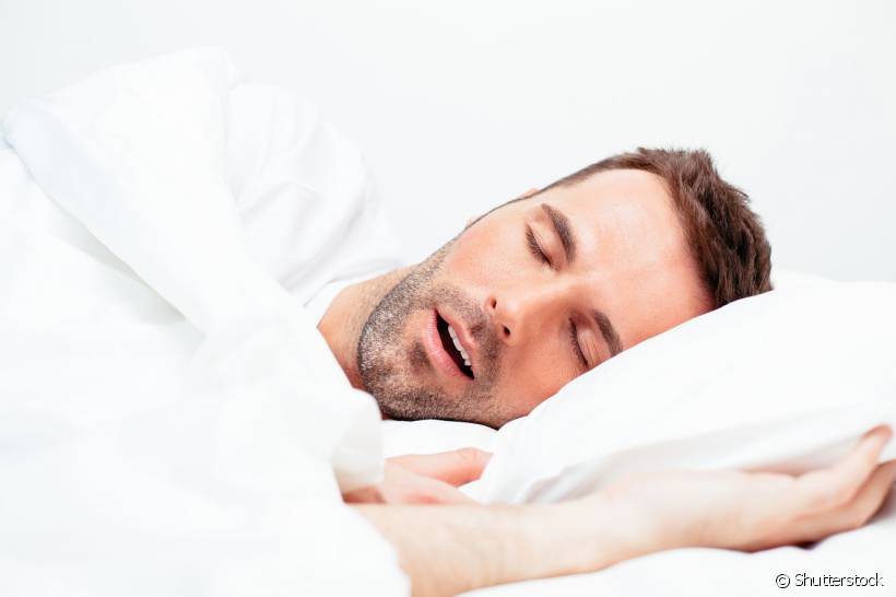 Ronco e apneia são distúrbios do sono e que podem prejudicar até a saúde bucal. O profissional Flávio Luposeli explica como funciona o aparelho intrabucal para a solução do problema